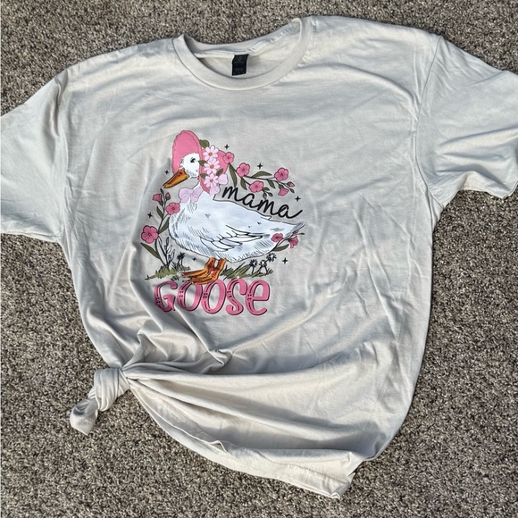 Mama Goose Graphic T-Shirt - Picture 1 of 1